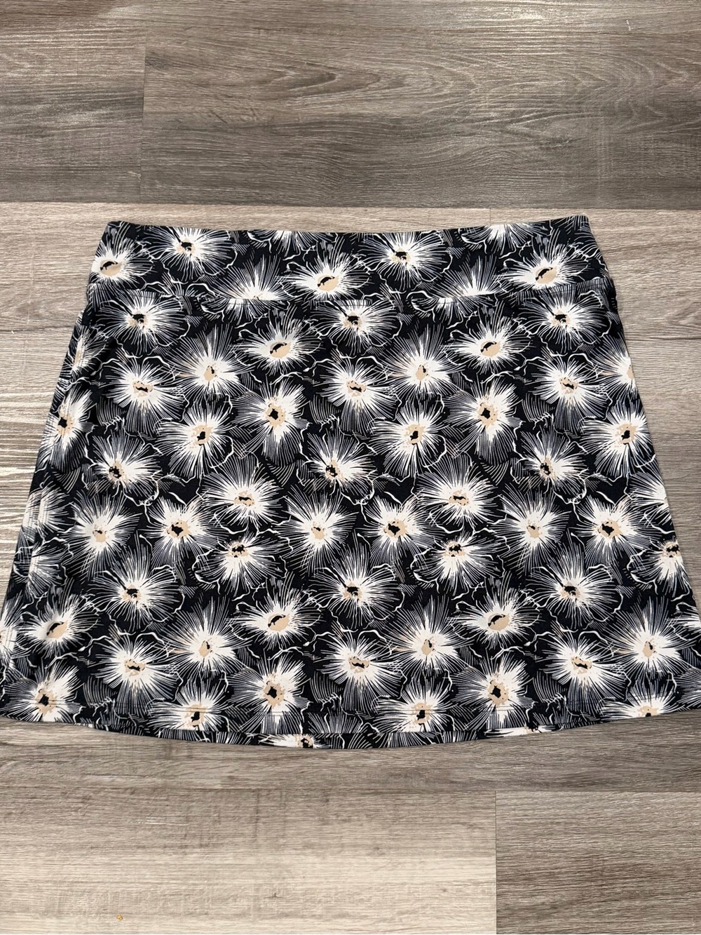 Patagonia Women’s Black/White Floral Short Mini Skirt Pull-On Size XL